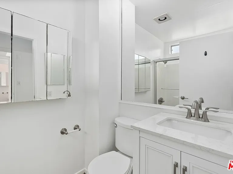 110 E Fleet St — Photo 10