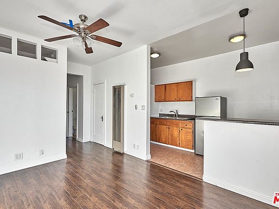3rd image of 5425 Santa Monica Blvd #202