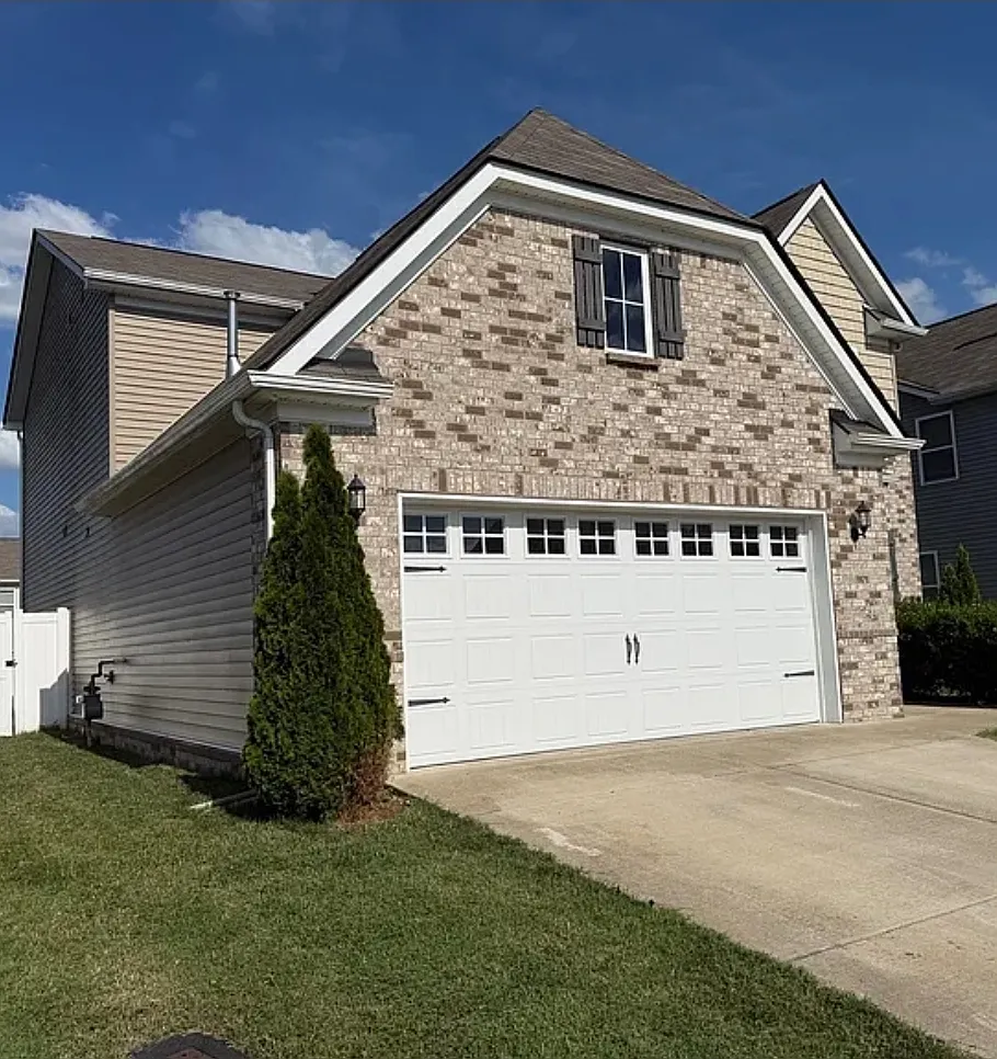 4 bed, 2476 sqft, $2,800 — Photo 2