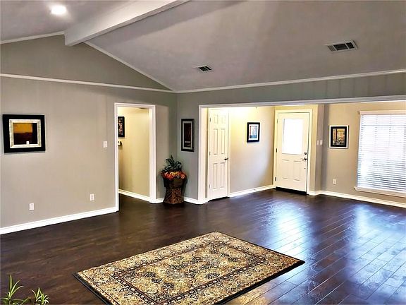 4th image of 1621 Victoria Dr