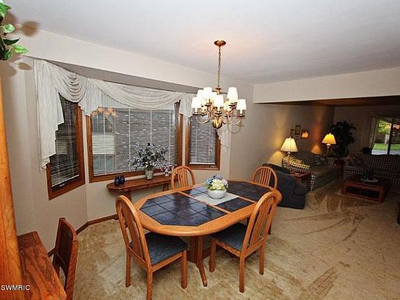 5th image of 347 Pine View Ln