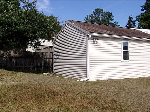 5th image of 235 Stevens St