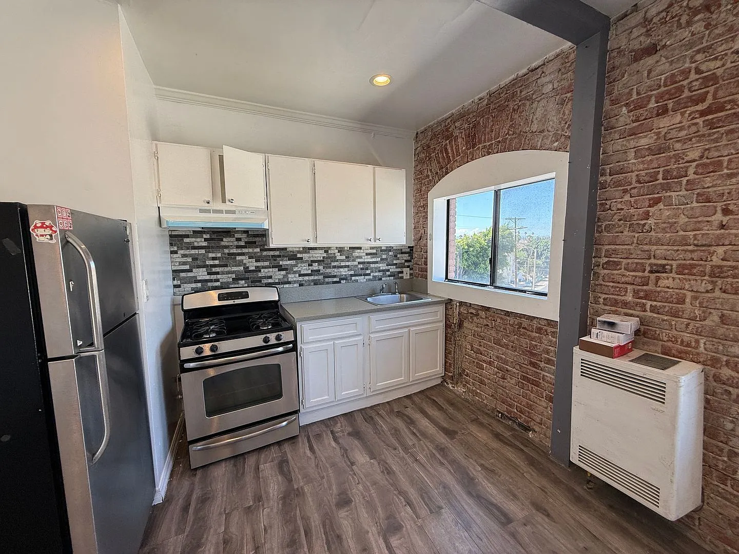 1 bed, 1.0 bath, 518 sqft, $1,900 — Photo 2