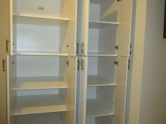 5th image of 208 S Pecan Ave