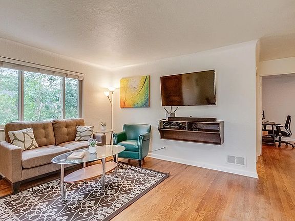 5th image of 4046 Perry St