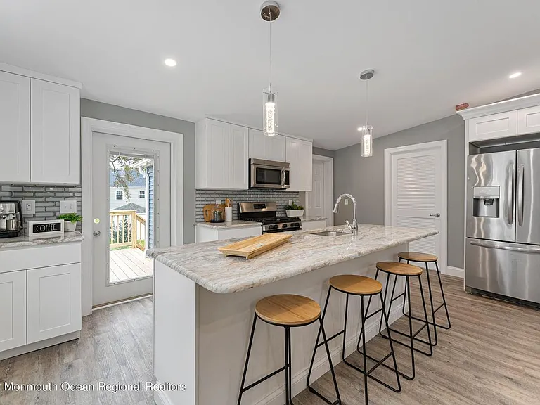 530 E Point Pleasant Ave — Photo 6