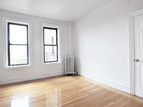 3rd image of 4848 Broadway APT 5E