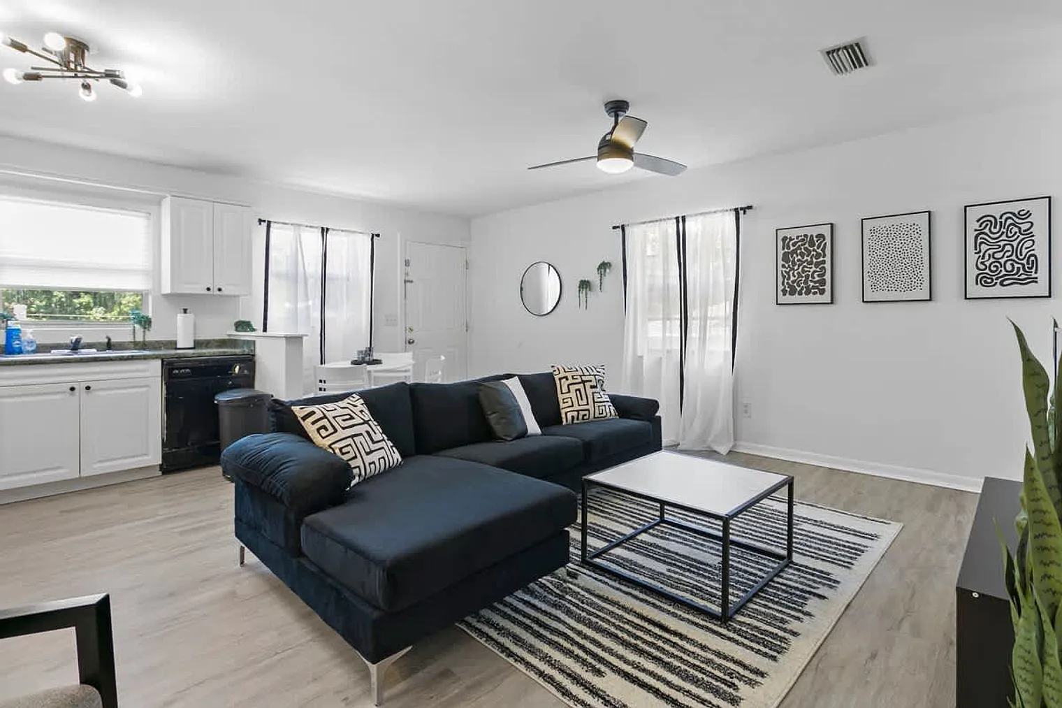 2 bed, 1.0 bath, 914 sqft, $3,048 — Photo 1