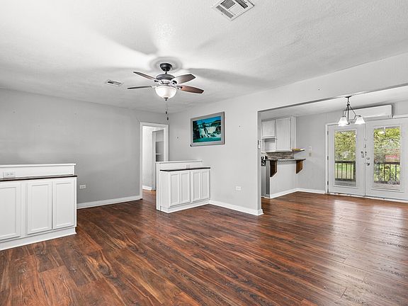 4th image of 4205 Fort Ave
