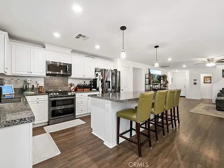 23049 Old Lake Dr — Photo 3
