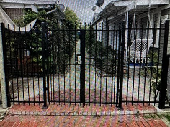 2nd image of 2212 1/2 Marathon St #2212-1/2