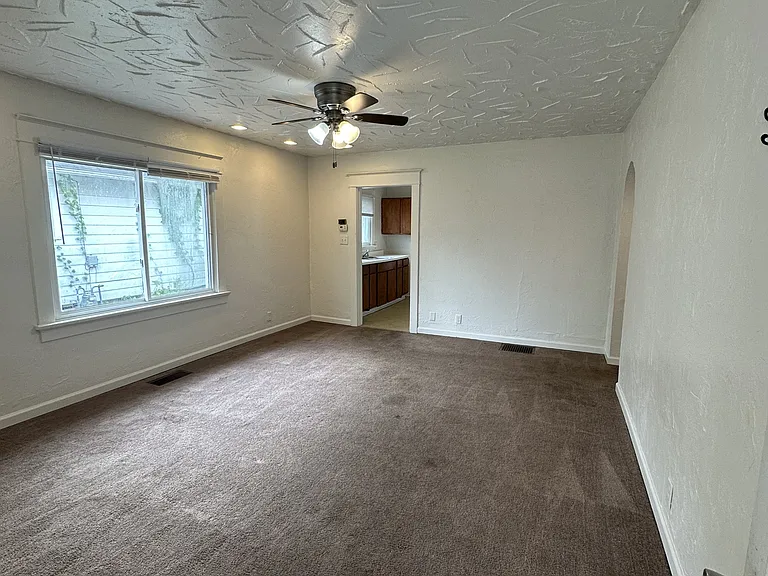 2109 W 9th St — Photo 2