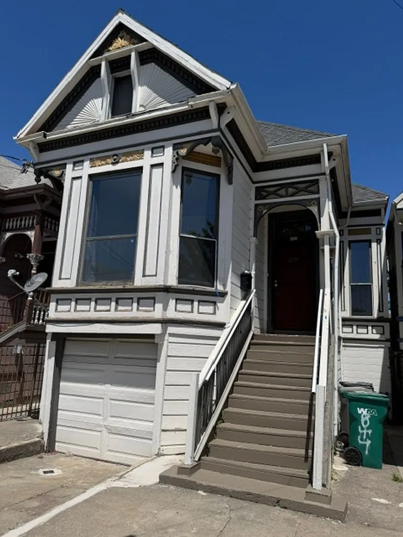 1/2 Off First Month's Rent, 3Bdrm, 2.5Bath — Photo 1