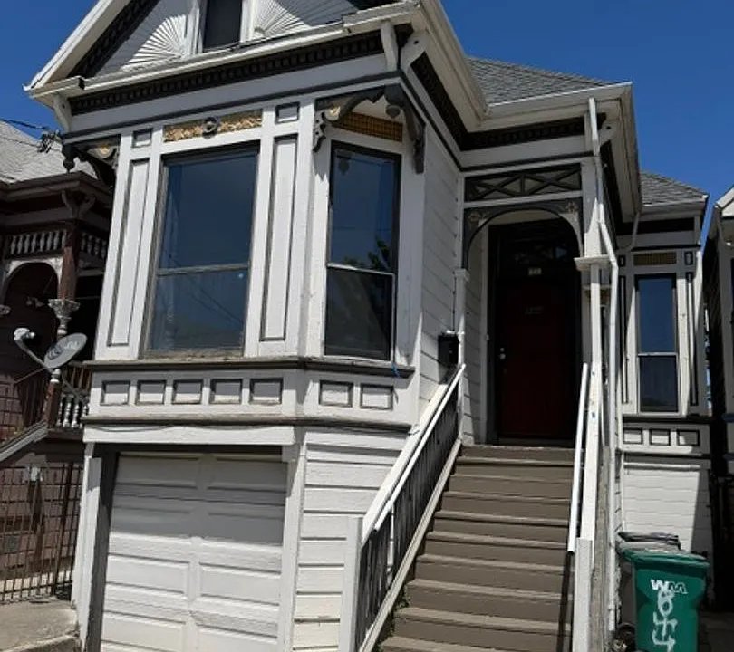 844 Isabella St
