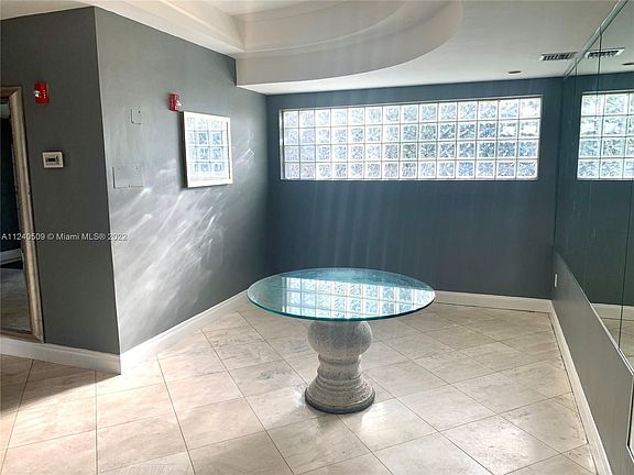 4th image of 710 Washington Ave APT 412