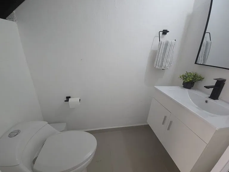 Urb La Rosaleda EB45 Calle Rosa de York — Photo 13