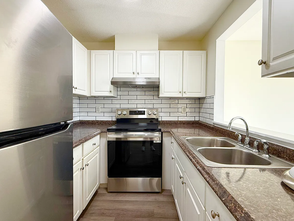 Building Photo - 175 Mill Pond Rd #204