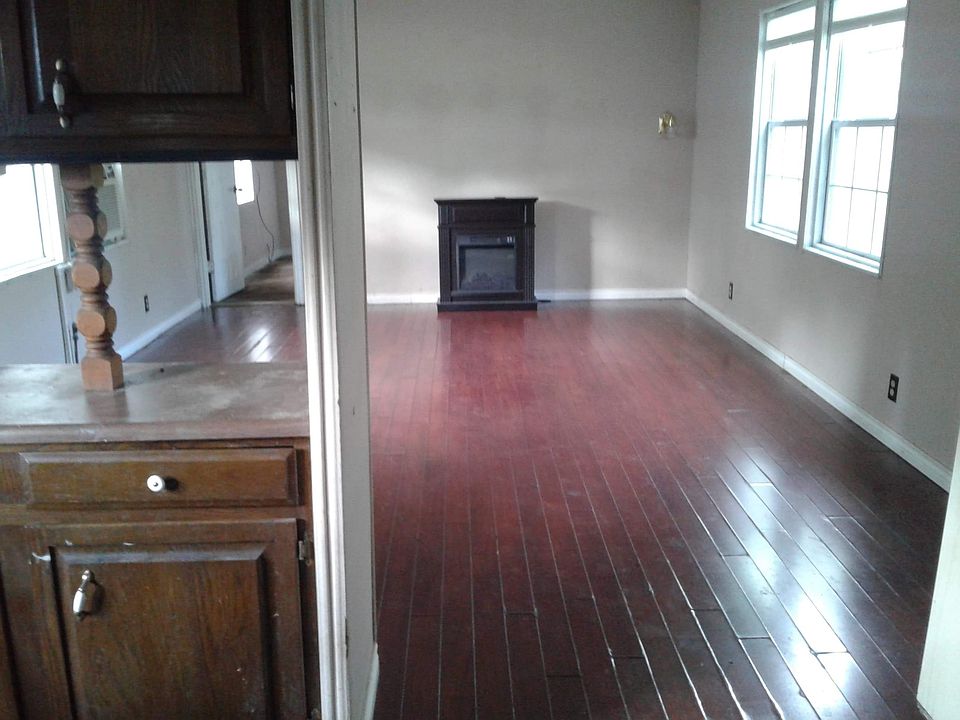 2nd image of 132 Meadow Lake Dr