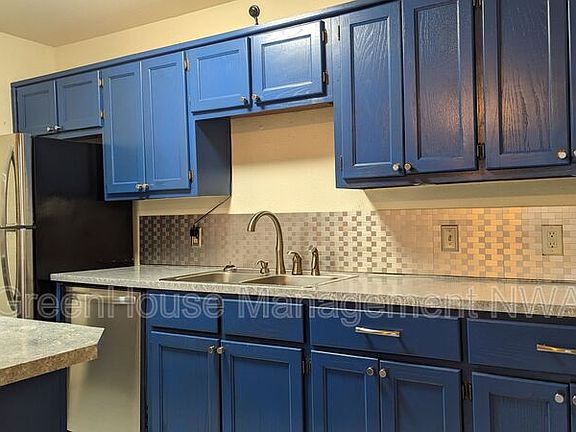 3rd image of 1008 SE Benton St APT D