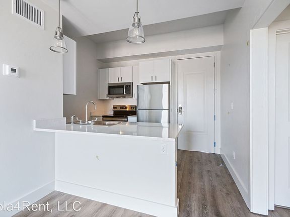 3rd image of 3001 Conti St #305