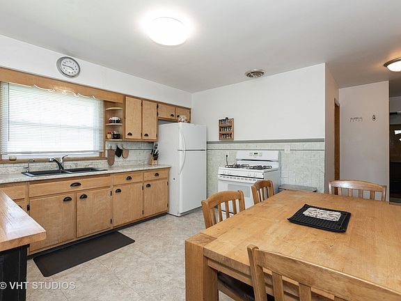 4th image of 913 W Park Ave