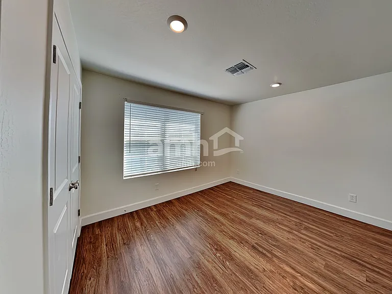 670 W Laredo Ave — Photo 9