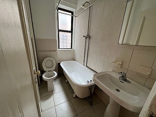4th image of 511 W 184th St #31