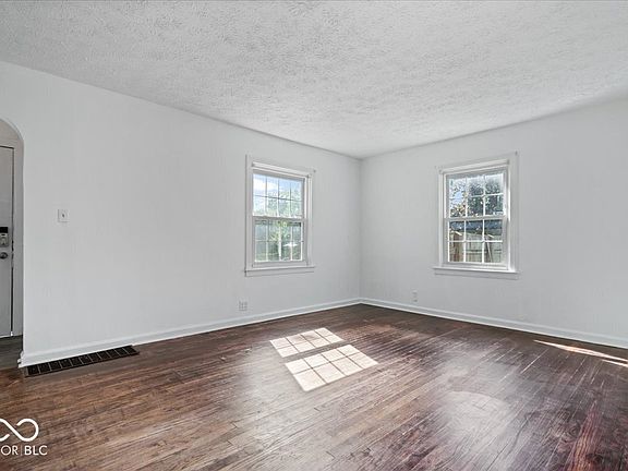 3rd image of 48 Rosemere Ave