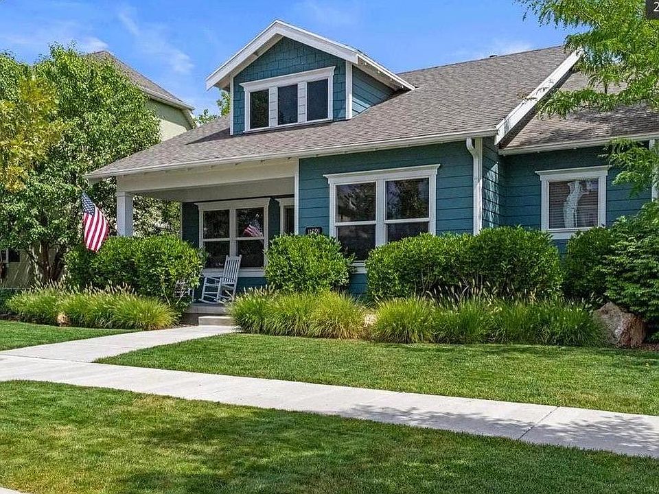 Beautiful Daybreak Neighborhood