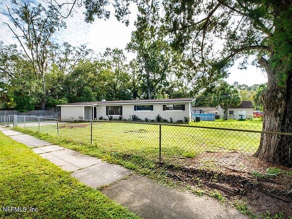 4th image of 2211 HUGH EDWARDS Drive