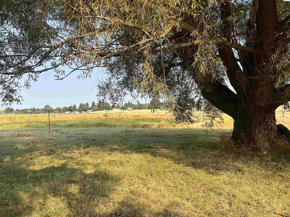 2nd image of 652 Mtnview Cemetery