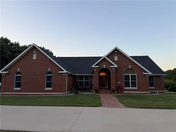 1313 SE Moore Rd, Saint Joseph, MO 64504