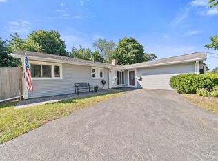 11 Nichols Rd, Peabody, MA 01960