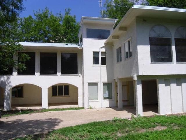 1st image of 301 Wiltshire Ave