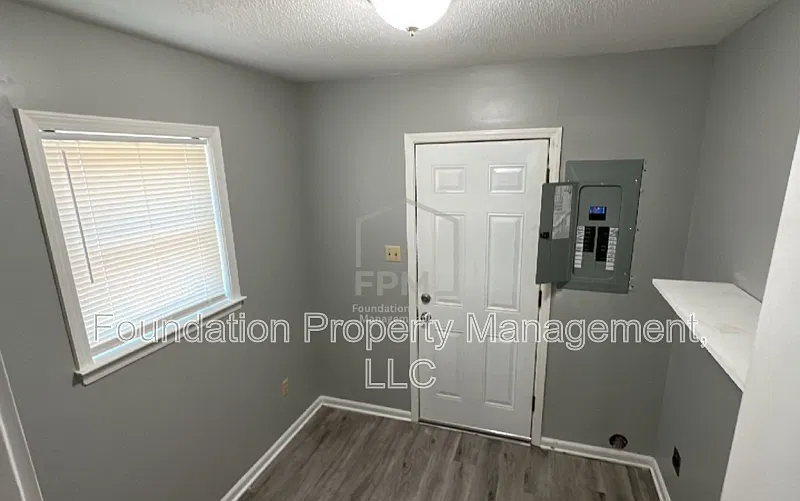 3 bed, 2.0 bath, 1433 sqft, $1,425 — Photo 4