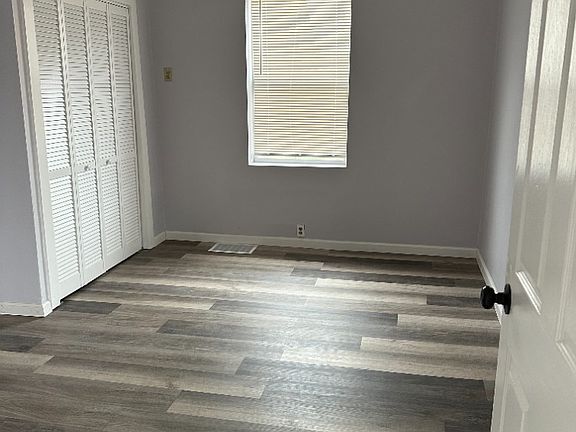 5th image of 811 Orient Ave