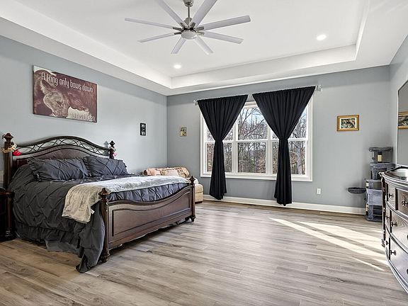 25th image of 377 Margot Dr