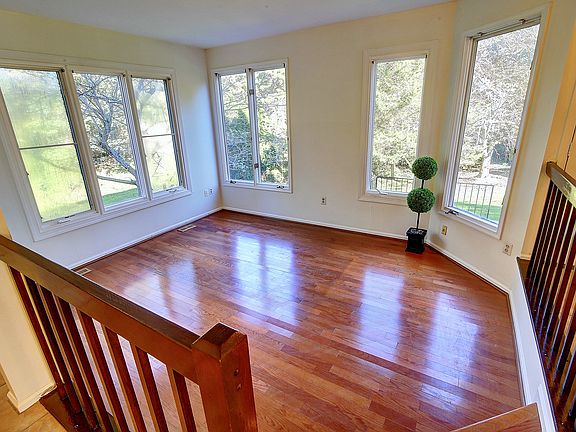 3rd image of 1059 Nicklaus Ct