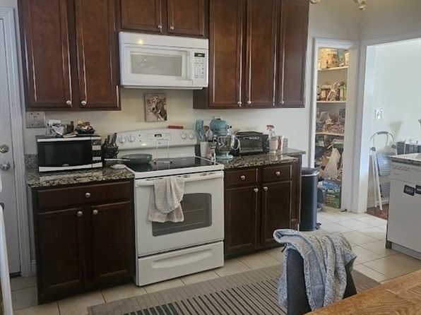 293 School St APT 1L