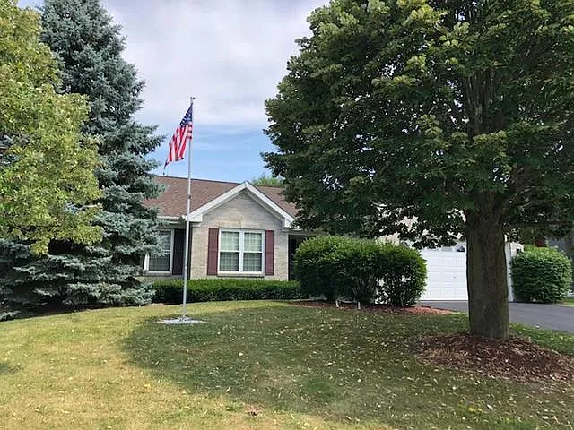 843 Breeze Dr photo 1