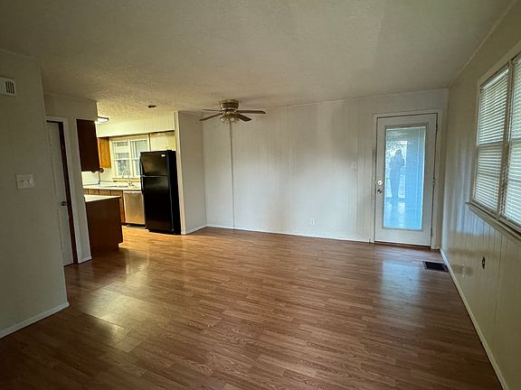 3rd image of 217 Risen Ave