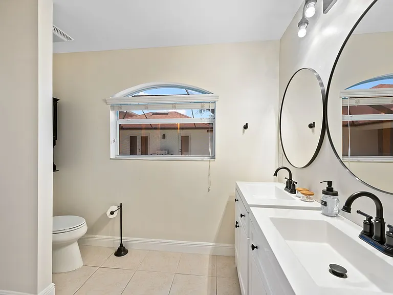 2309 SW 27th St — Photo 38