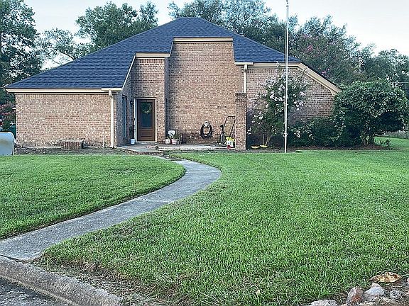 2nd image of 2916 Fairway Dr