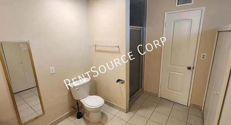 708 Santa Barbara Dr #F — Photo 25