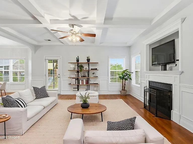 2101 Eureka Way — Photo 2