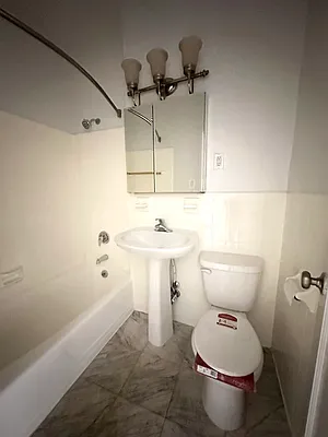 Rented by City Connections Realty | media 8