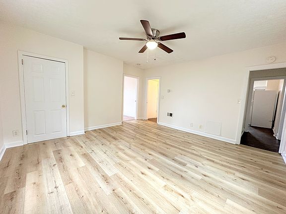 3rd image of 802 13th St APT 2