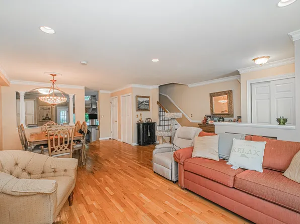 20 Notus Avenue image 5 of 44