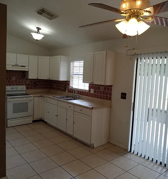 658 Dromedary Ct — Photo 3