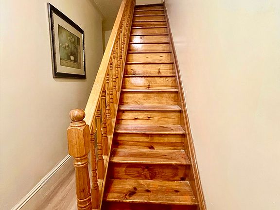 4th image of 203 Moffat St #3